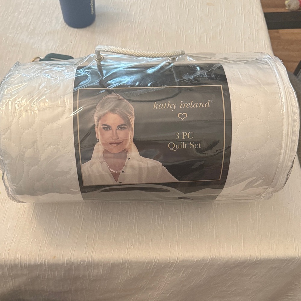 Kathy Ireland Elegant White Quilt Set